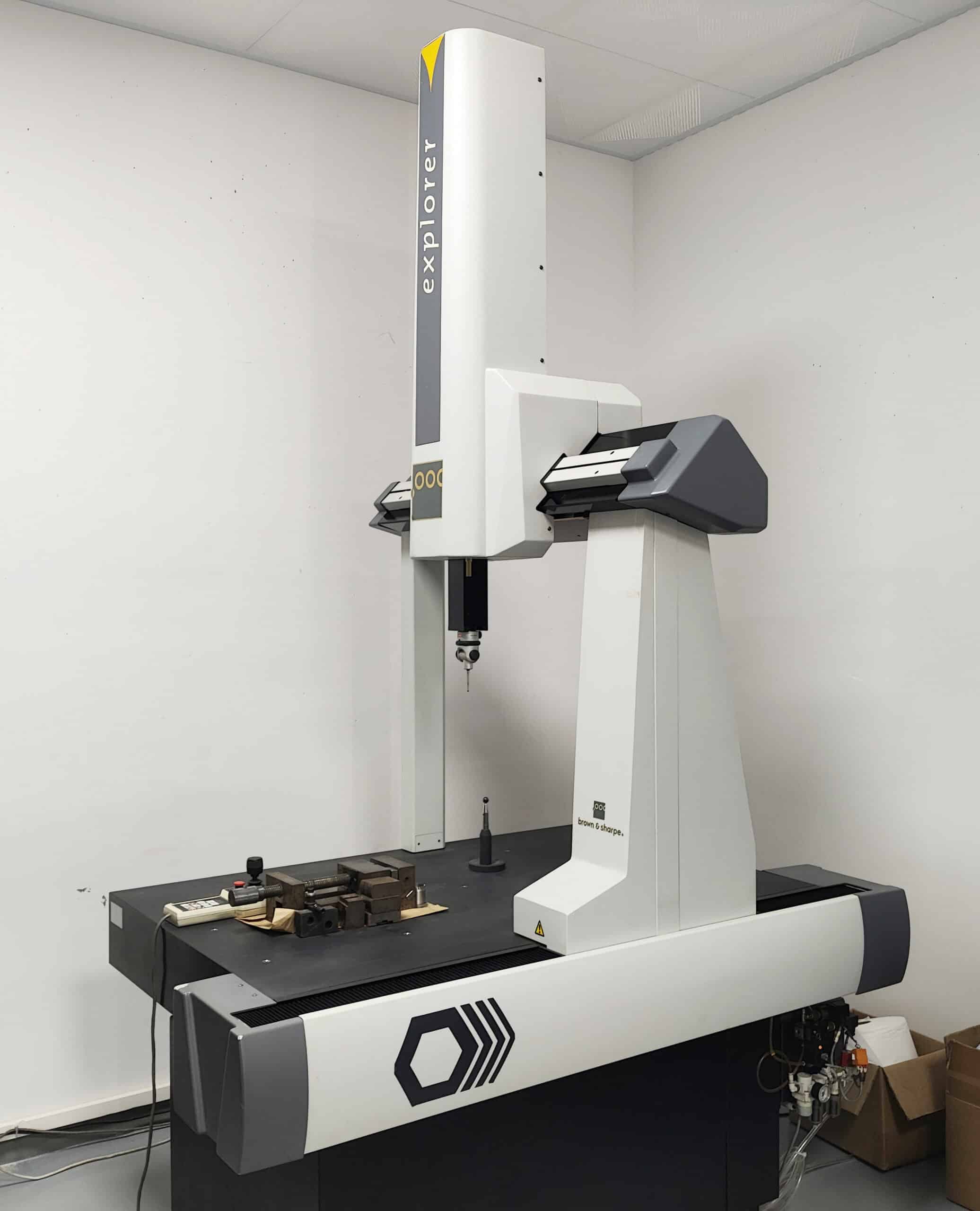 Coordinate Measuring Machine (CMM) in the mechanical industry, demonstrating its measurement process and functions.