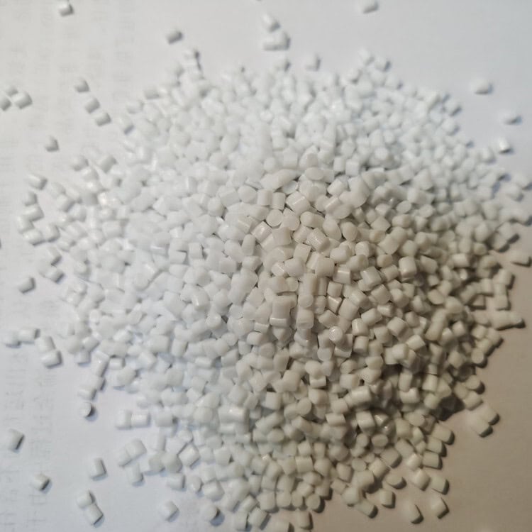 PET being processed in the mechanical machining industry, including thermoforming and cutting operations.