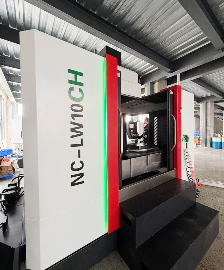 High-precision vertical horizontal machining center for metal parts processing, used in CNC machining, mechanical manufacturing, and industrial production lines.
