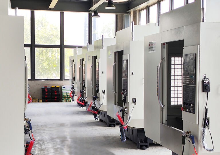 5-axis cnc machine showing precision machining process for complex parts in mechanical manufacturing industry