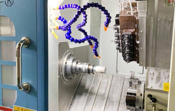 Small batch CNC turning: CNC lathe precision-machining metal workpieces in low-volume production